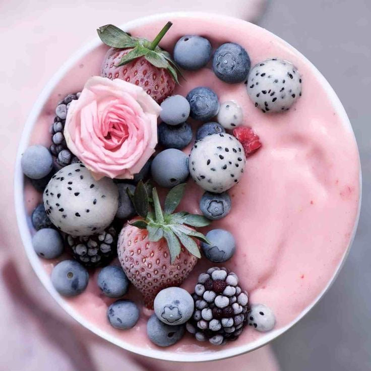 STRAWBERRY SMOOTHIE BOWL