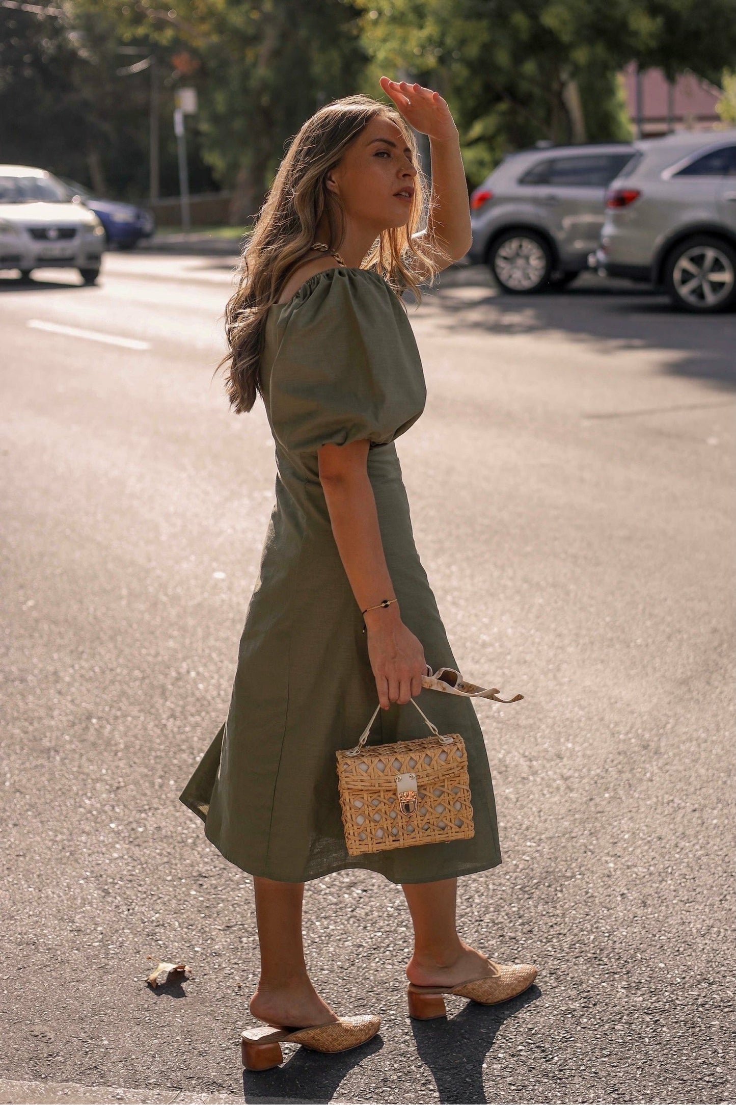Classic Collection – Salbeigrünes Bella Midikleid